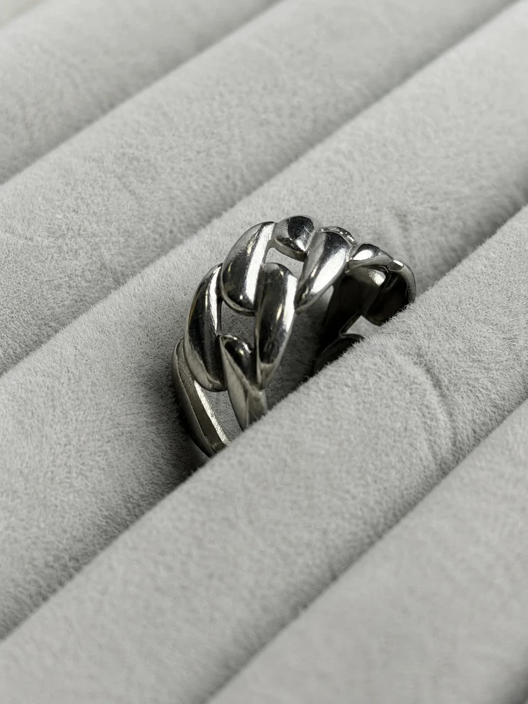 Chunky Cuban Chain Adjustable Ring – Silver Finish Detail