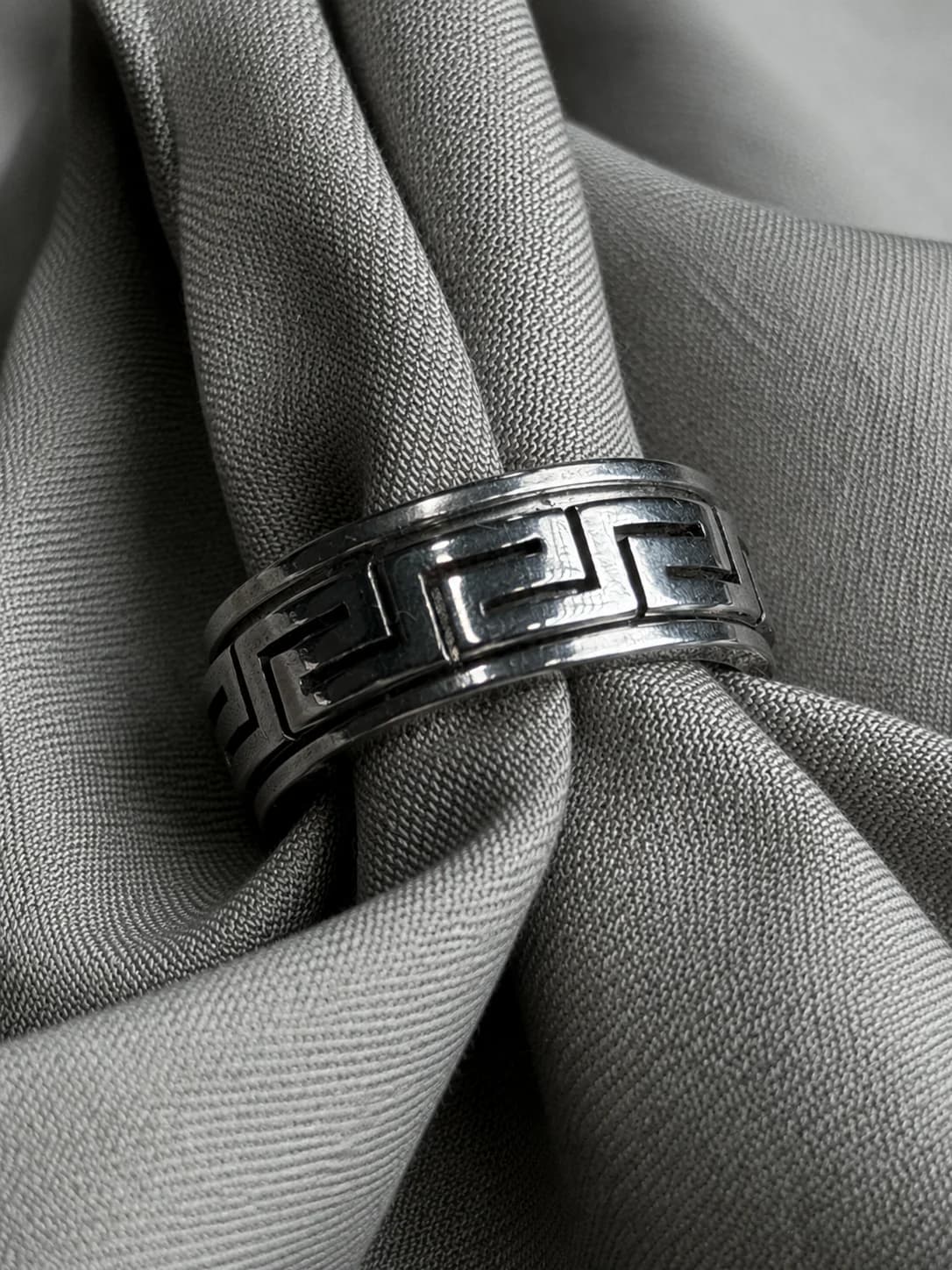 Geometric Engraved Band Ring – Silver Finish Back