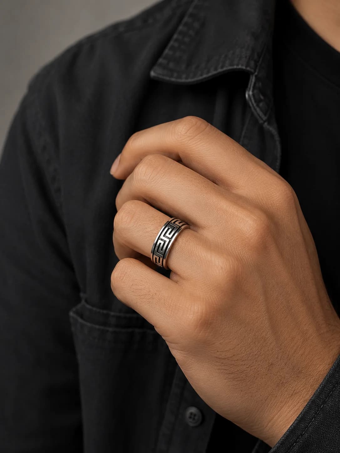 Geometric Engraved Band Ring – Silver Finish Front