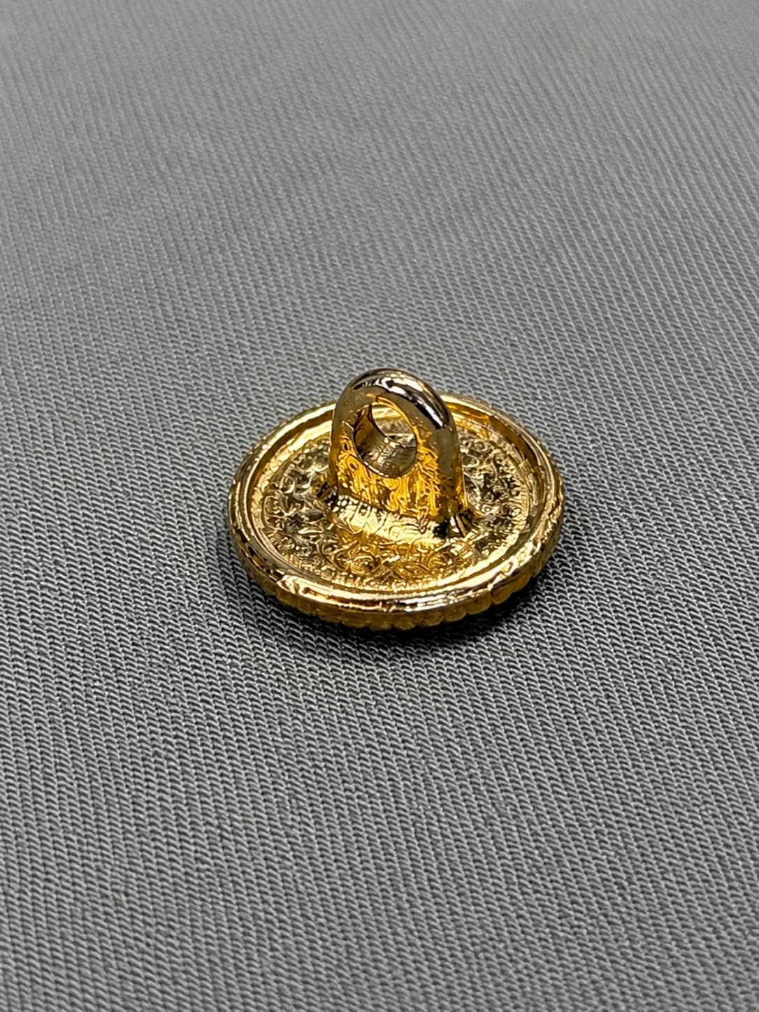 Luxury Heritage Metal Shank Button Side