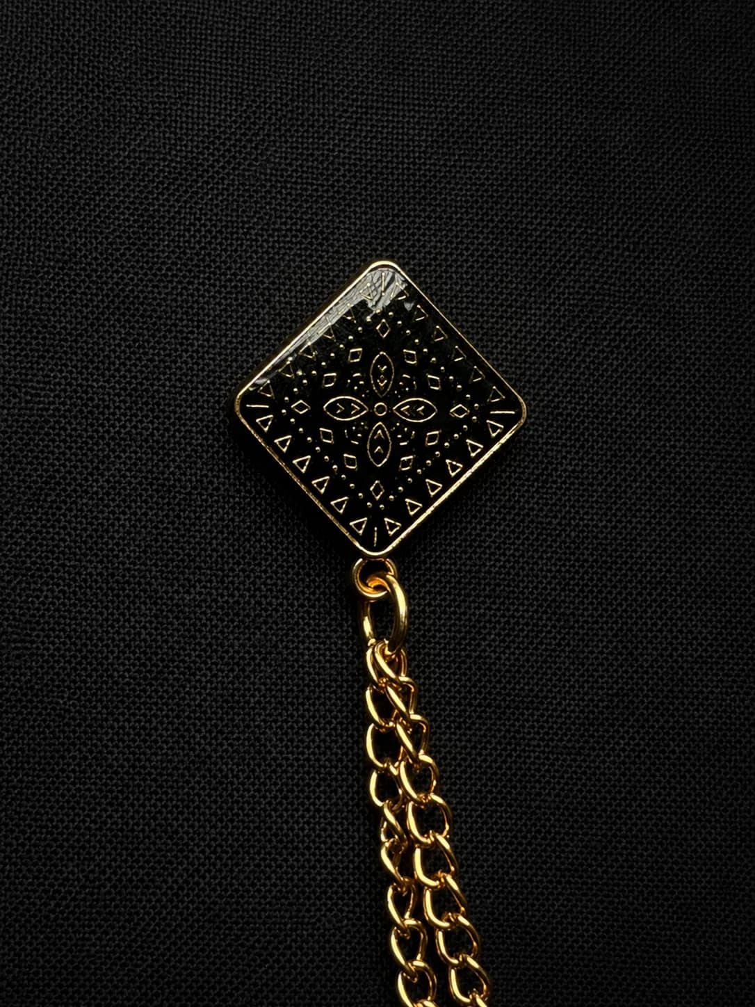 Midnight Crest Chain Brooch Side