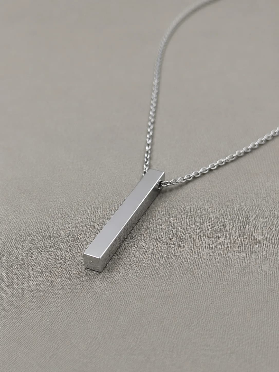 Minimal Bar Pendant Chain Necklace Side
