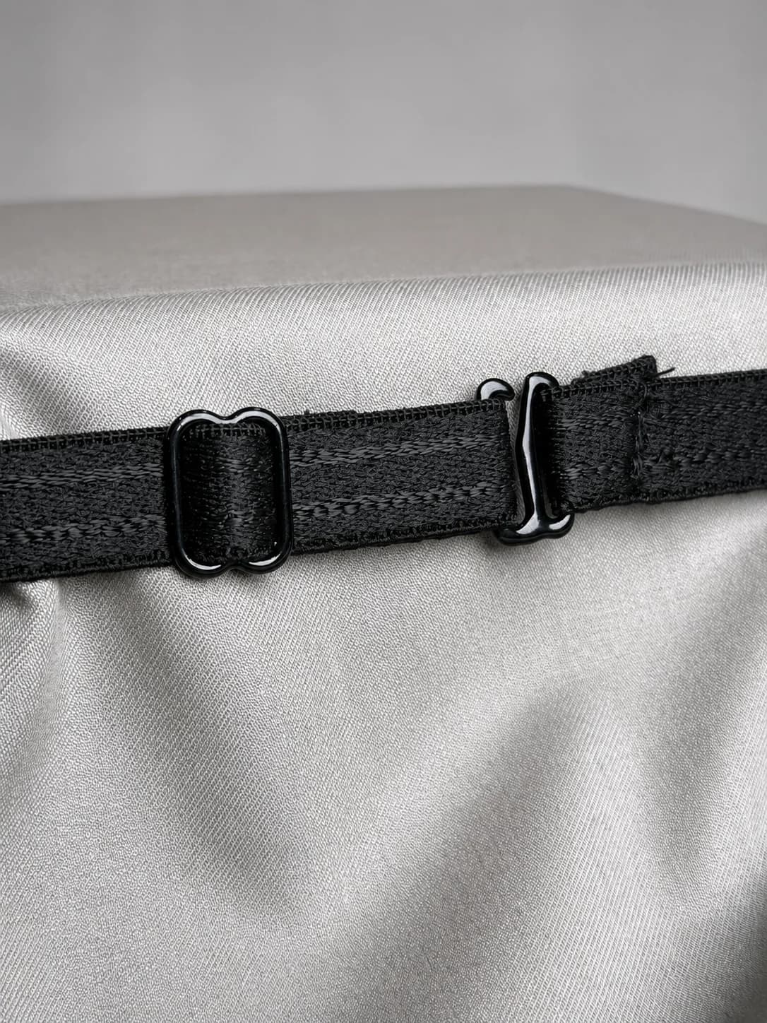 Noir Royale Hand-Embroidered Beaded Bow Tie Back