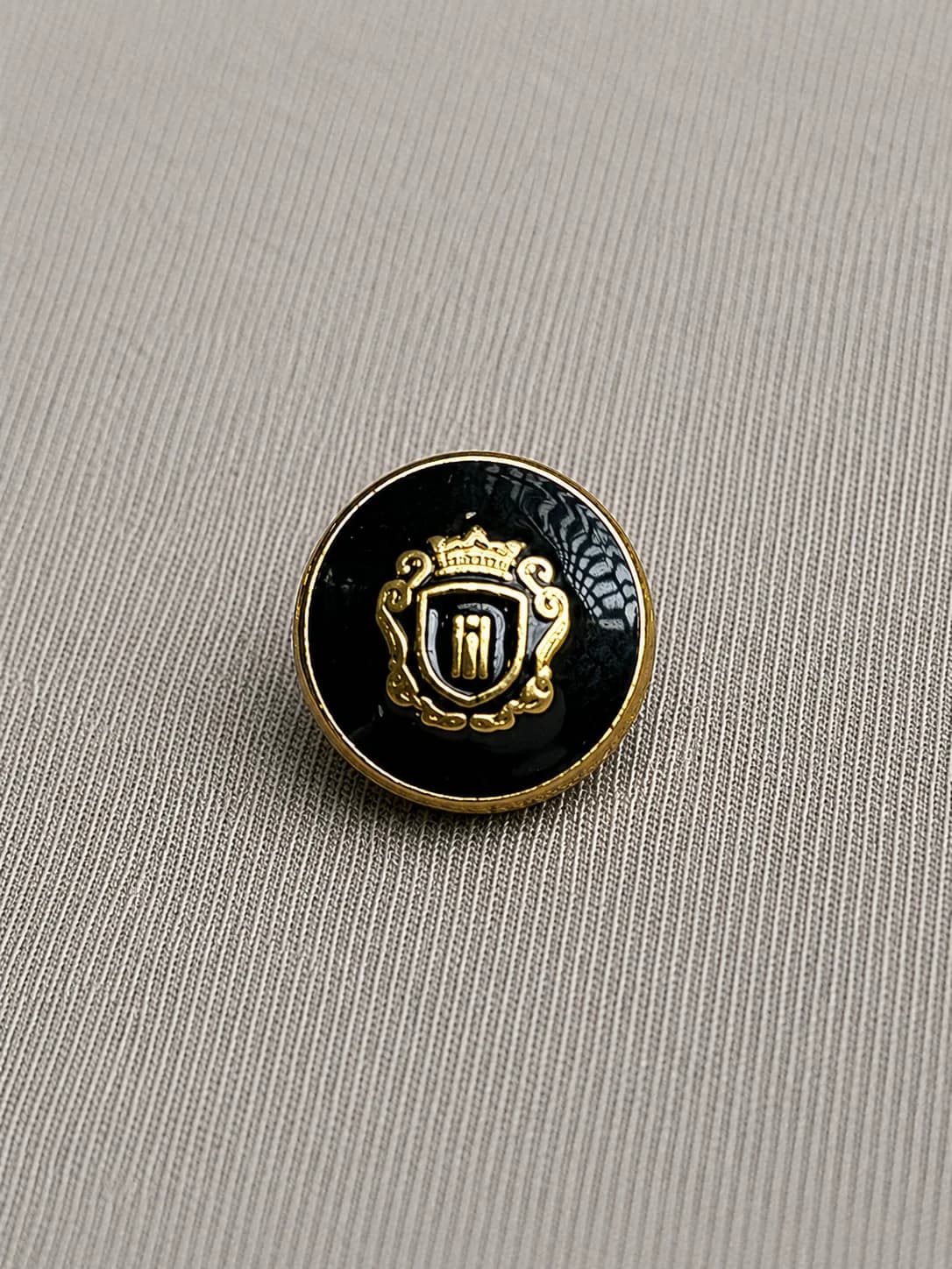 Royal Crest Black Enamel Metal Shank Button front