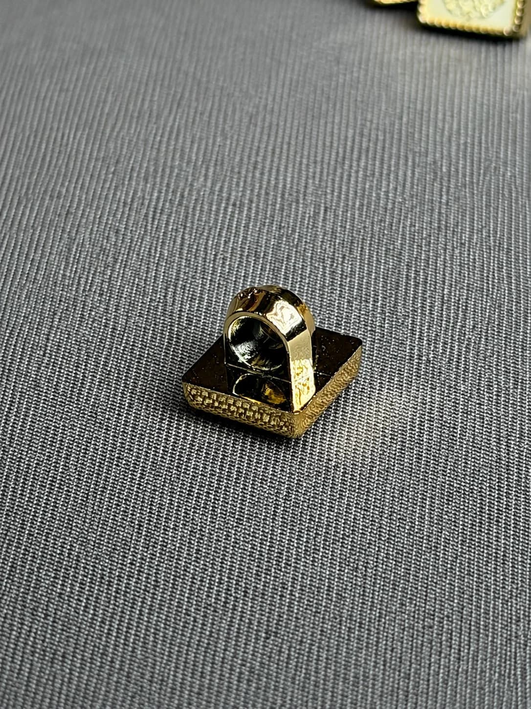 Royal Crest Square Metal Shank Button Side