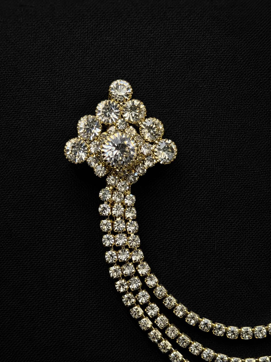Royal Crystal Chain Brooch Side
