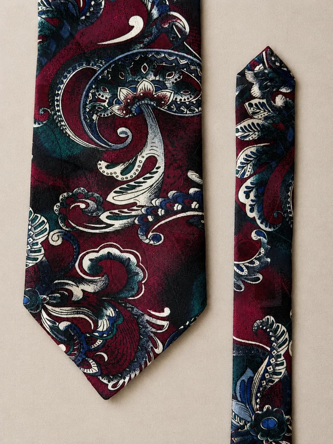 Vintage Paisley Printed Necktie Detail