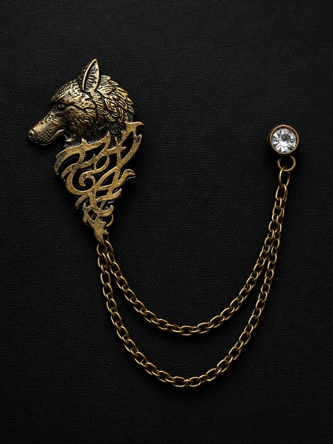 Wolf Crest Chain Brooch overview